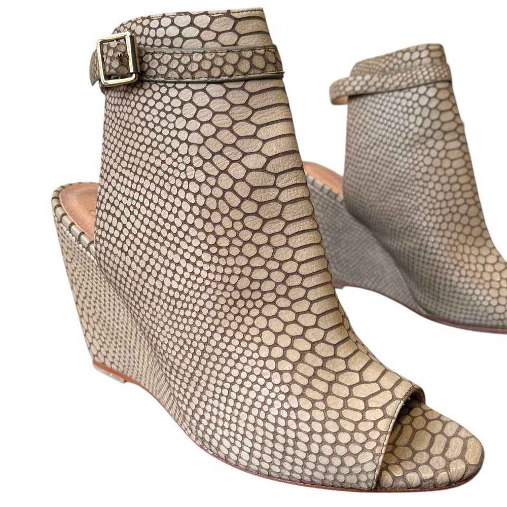 Snake Embossed Wedge Sandals in Tan Size 10